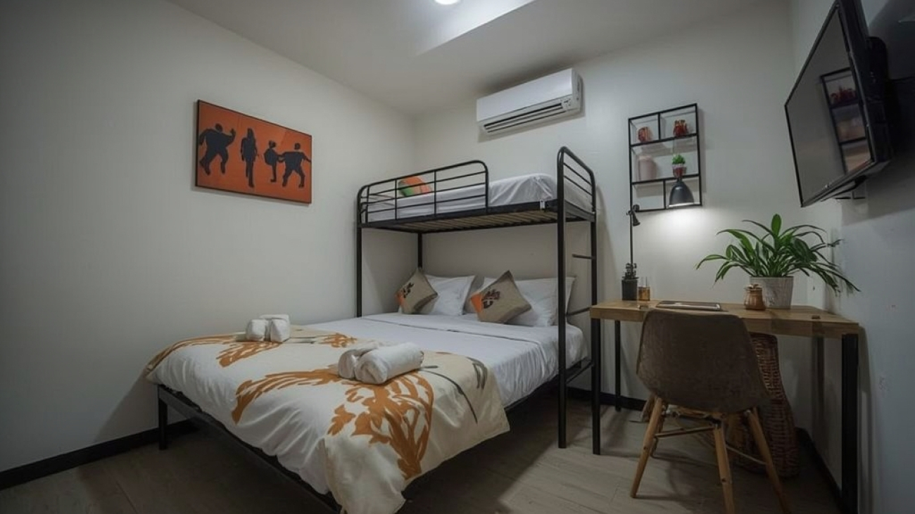 Lucid_Realism_Gambar_realistis_dari_Hostel_Backpacker_Murah_di_0